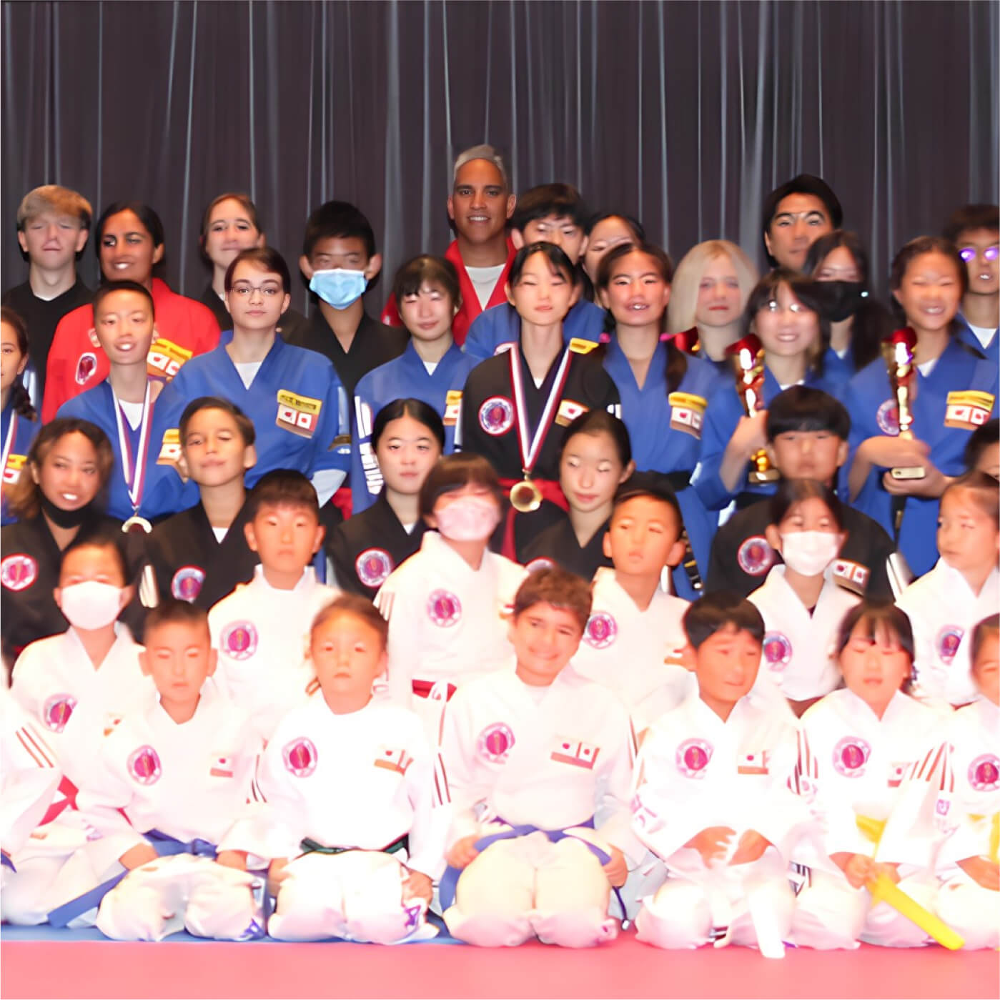 team graduation Hong's hapkido school class sample picture in martial arts in Maple Ridge Coquitlam Vancouver Canada